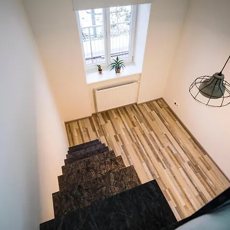 Artistic Urban Retreat Apartment *