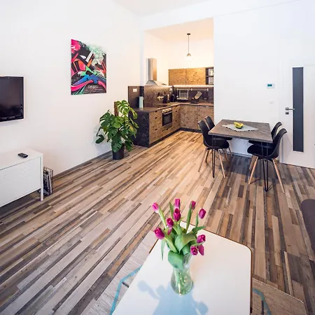 Artistic Urban Retreat *